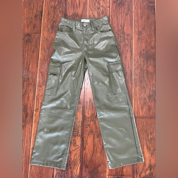 Abercrombie & Fitch 90s Relaxed Olive/Green Cargo Faux Leather Pants Y2K - Picture 9 of 11